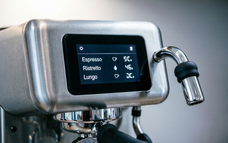 Automatic espresso machine with digital interface