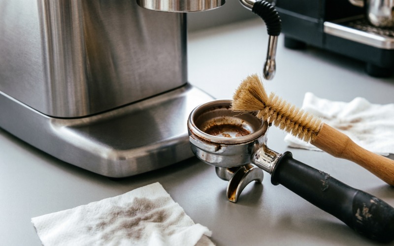 coffee-machine-cleaning-process-with-portafilter