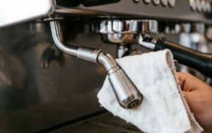 steam-wand-cleaning-with-cloth